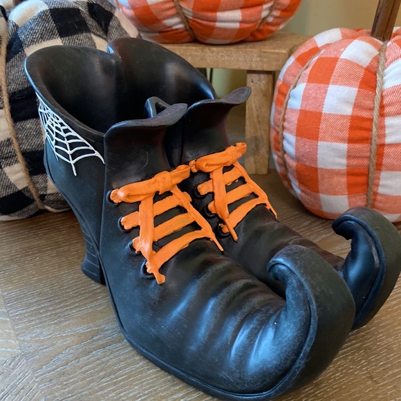 NEW! Fall Halloween Vintage Inspired Black Ceramic Gothic Salem Witch Boot Shoes - Picture 9 of 9